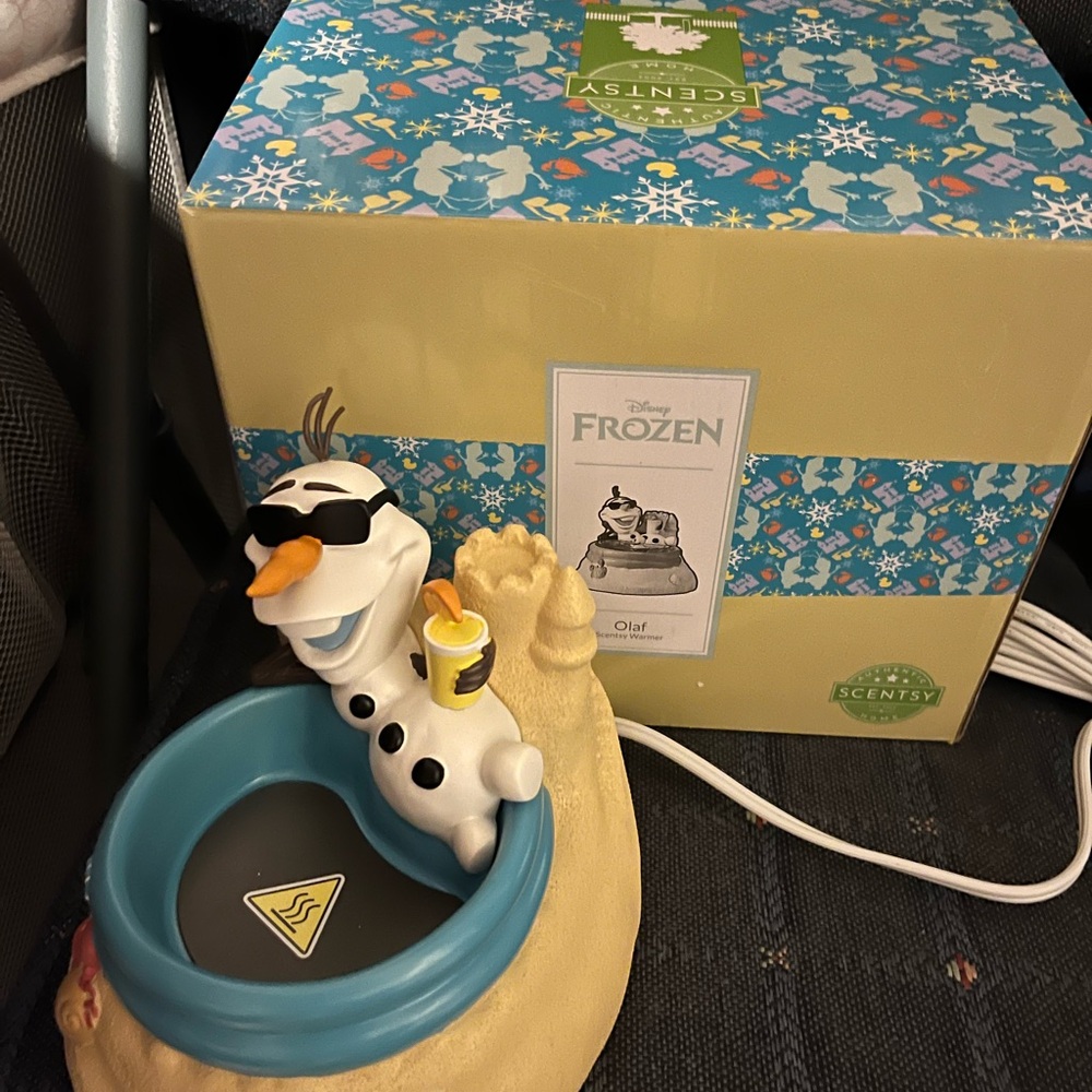Scentsy Olaf Wax Warmer